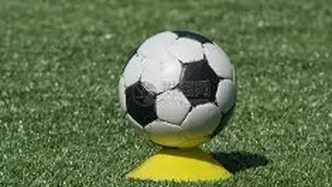 恩比德呼吁球队增强团队协作，共参与进攻，愿意为胜利做出个人牺牲